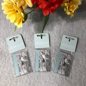 NWT - Magnetic 2 x 3 Picture Frames (Set of 3)